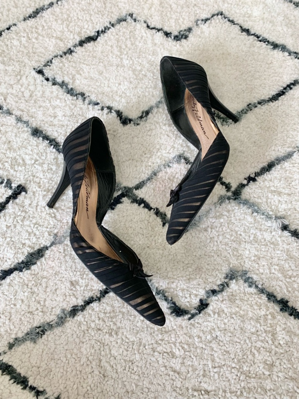 Beverly Feldman Vintage Y2K Black Pointed Toe Heels with bows